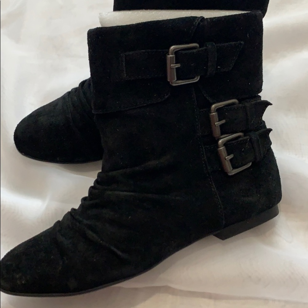 Shoes - Picture 2 of 5